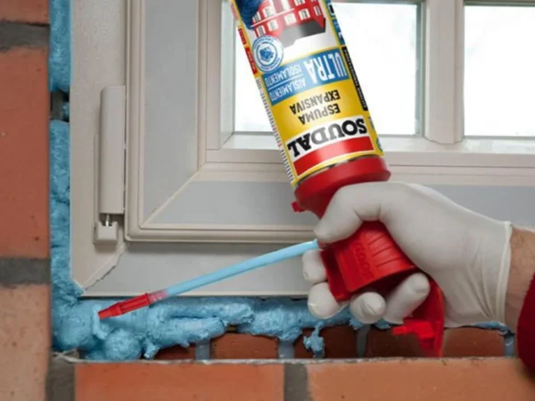 espuma poliuretano 600 ml c/dosi soudal (124560) - Imagen 2